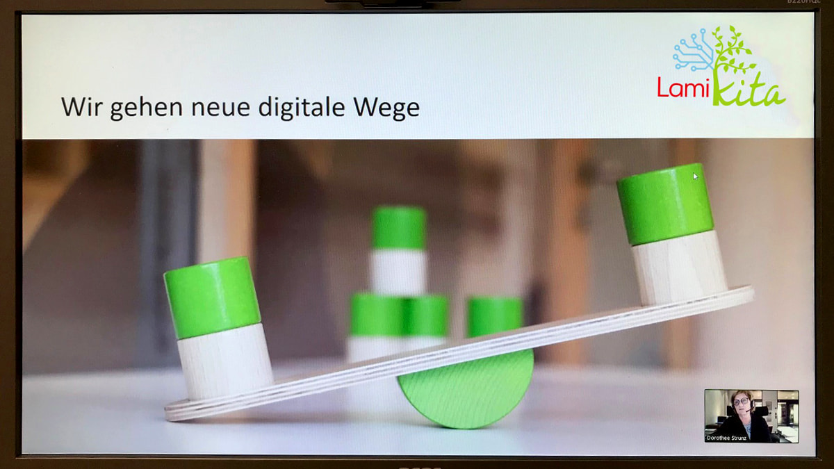 Dr. Dorothee Strunz begrüßt Teilnehmer des digitalen Elternabends.