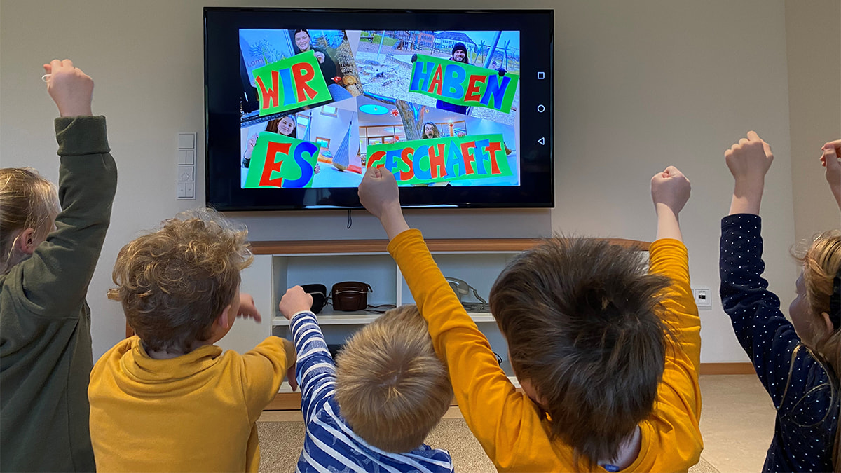 Kinder in der LamiKita feiern Förderpreis für digitales Betreuungsangebot