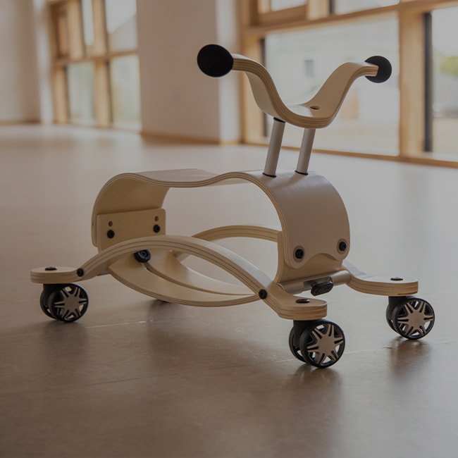 LamiKita - Kleines Fahrzeug aus Holz